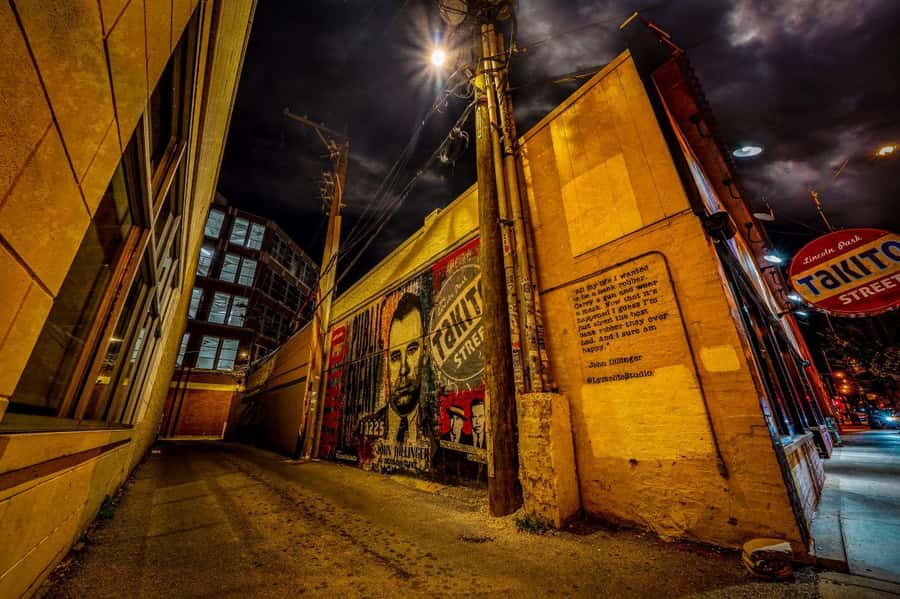 Chicago: Ghosts & Hauntings of the Windy City Walking Tour - Practical details for a smoother evening