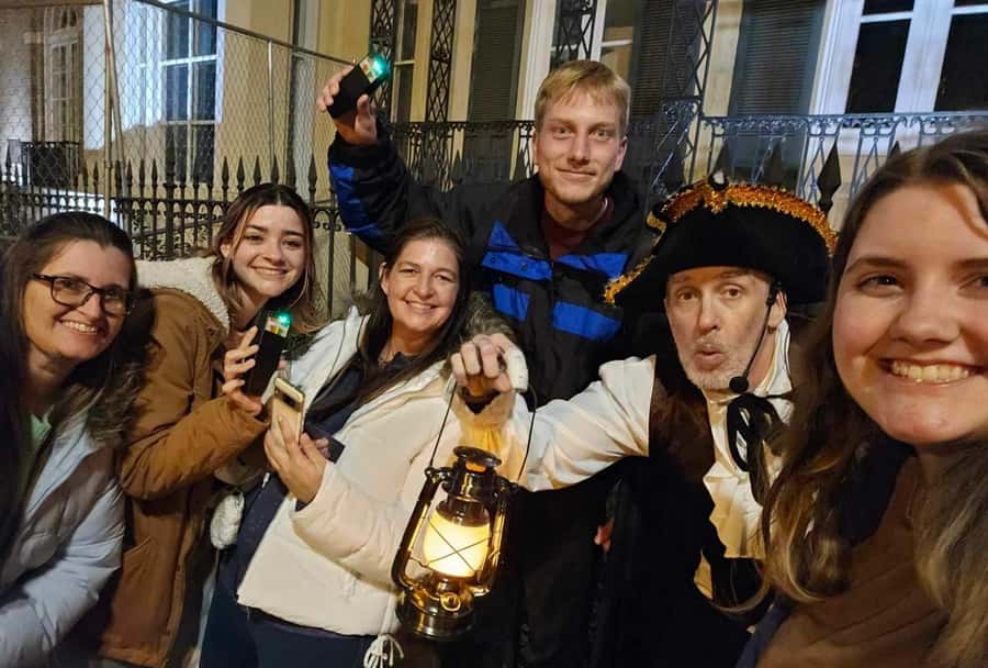 Chicago: Ghosts & Hauntings of the Windy City Walking Tour - A short route with a clear story