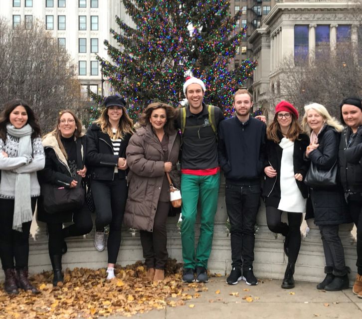 Chicago: Guided Holiday Walking Tour and Food Sampling - State Street lights and Macy’s holiday displays