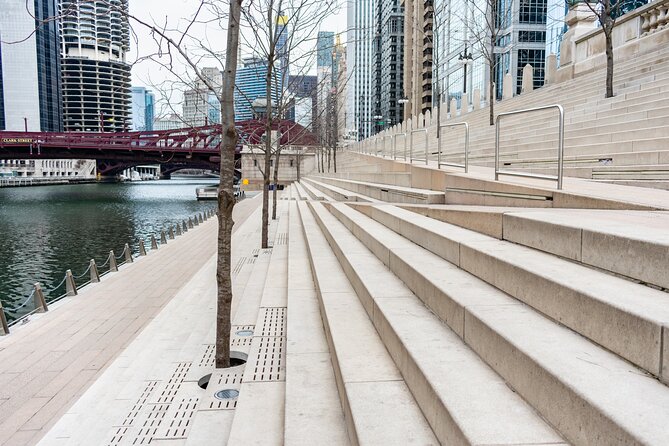 Chicago Haunted Ghost Tour GPS Self-Guided Walking Tour - City Hall and the tour’s change of mood