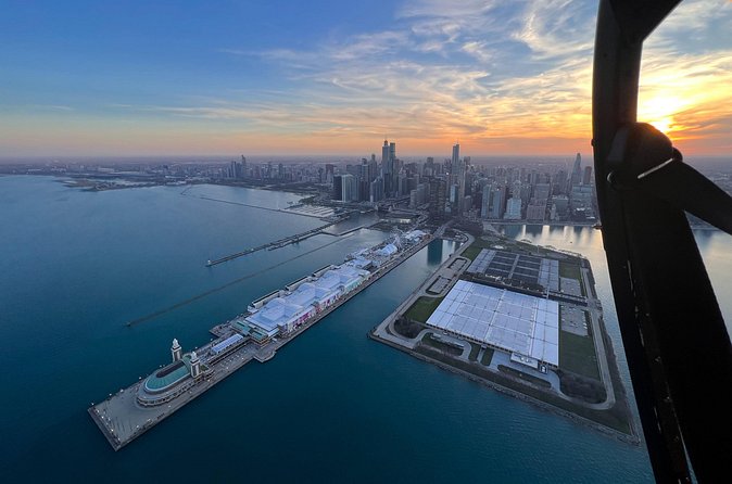 Chicago Helicopter 10-Minute Tour for up to Three Passengers - What the small group changes
