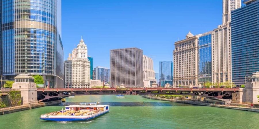 Chicago Highlights Walking Tour with Skydeck & Cruise - Three ways to read Chicago in four hours
