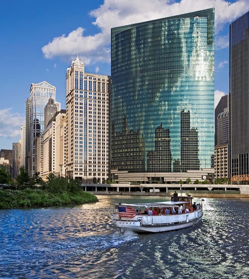 Chicago: Historic Architecture Chicago River Small Boat Tour - Why the Chicago River is the right place for architecture
