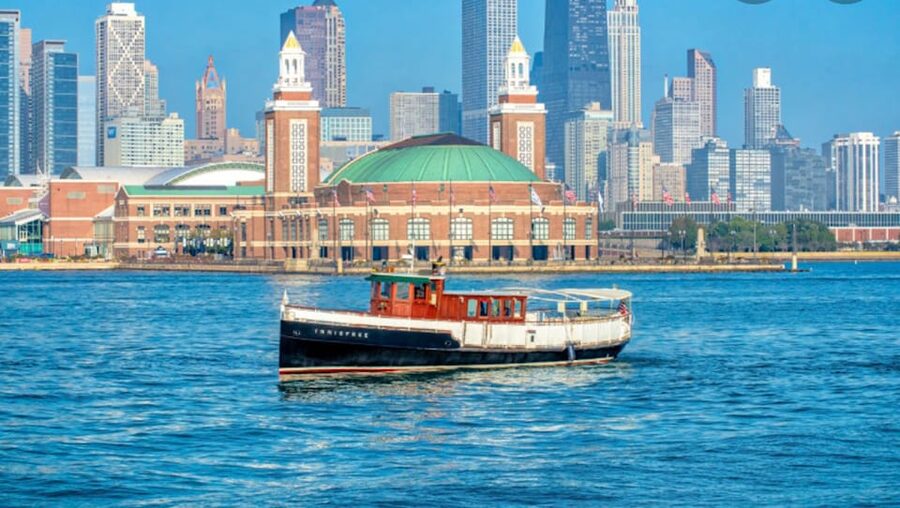 Chicago: Historic Architecture Chicago River Small Boat Tour - What $67 gets you in practical terms