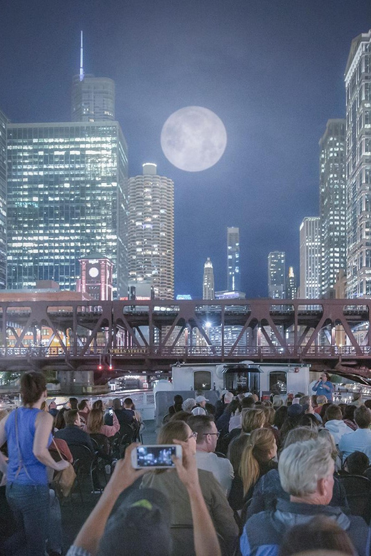 Chicago: Historic Gangsters & Twilight Tales Night Cruise - Starting at Michigan and Wacker