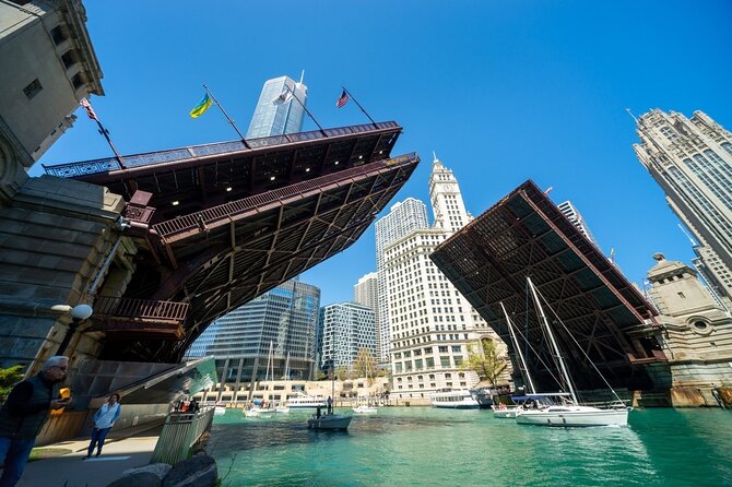 Chicago History and Architecture Walking Tour with Boat Cruise - A 15-minute coffee break at the Starbucks Reserve Roastery