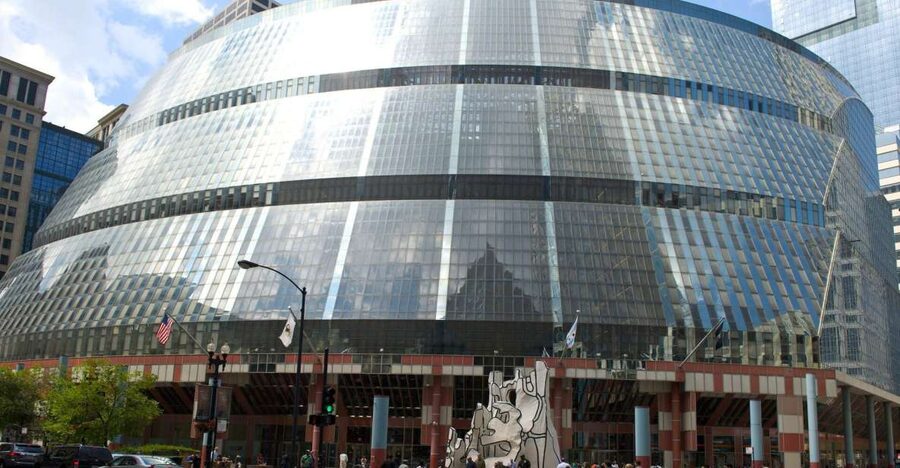 Chicago: Icons Guided Architecture Walking Tour - Frank Gehry, Renzo Piano, and Adrian Smith in the Modern Conversation