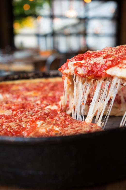 Chicago in a Day: Food & Walk Tour+Free Bike or Kayak Rental - Deep dish, the Riverwalk, and the Chicago Theatre