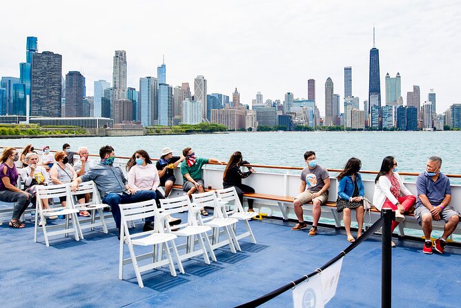 Chicago Lake and River Architecture Tour - The guides turn buildings into stories