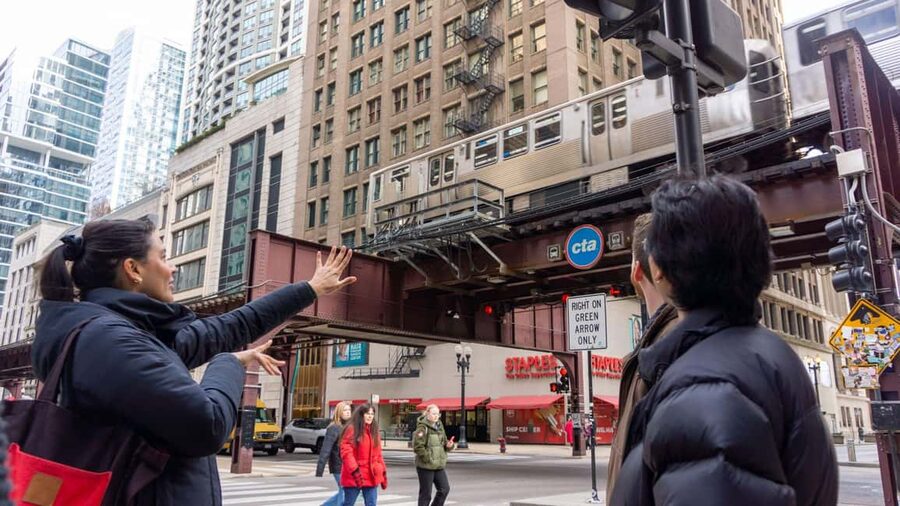 Chicago Loop: Art, Skyscrapers, Millennium Park & "The Bean" - How the two-hour format feels