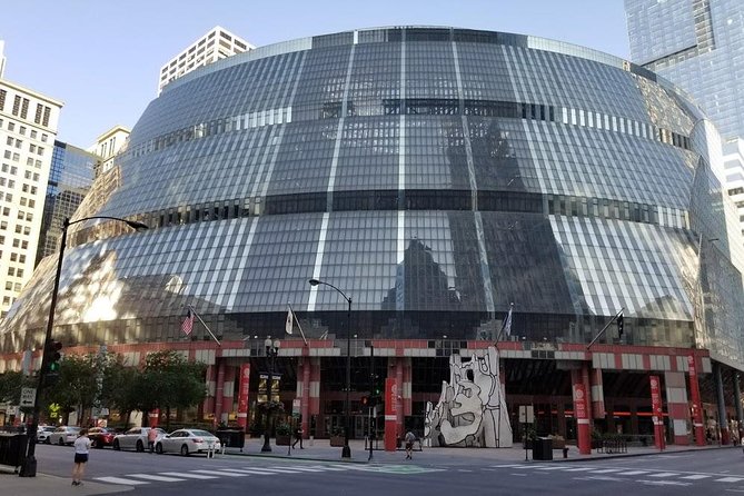 Chicago Loop Walking Tour - Looking inside the former Chicago Public Library