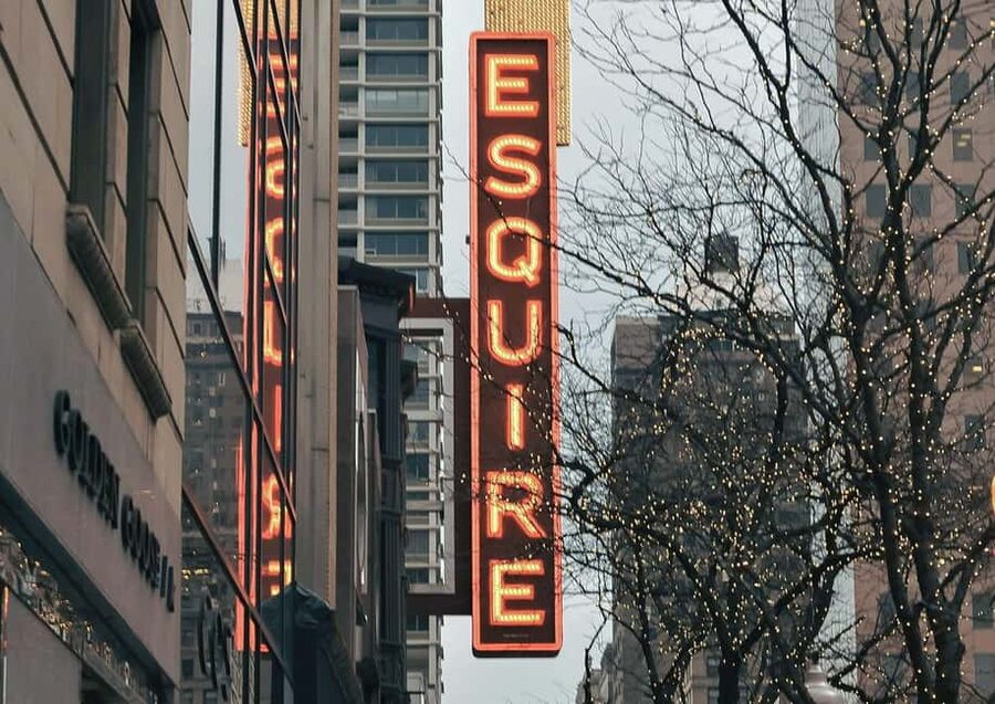 Chicago: Magnificent Mile Tour With Optional 360 Chicago - Storefronts that make the walk lighter