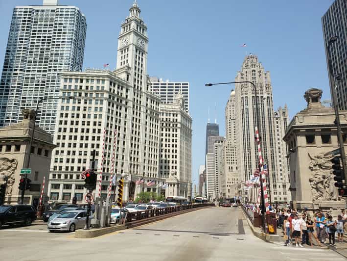 Chicago: Magnificent Mile Walking Tour - The DuSable Bridge and the start of the route