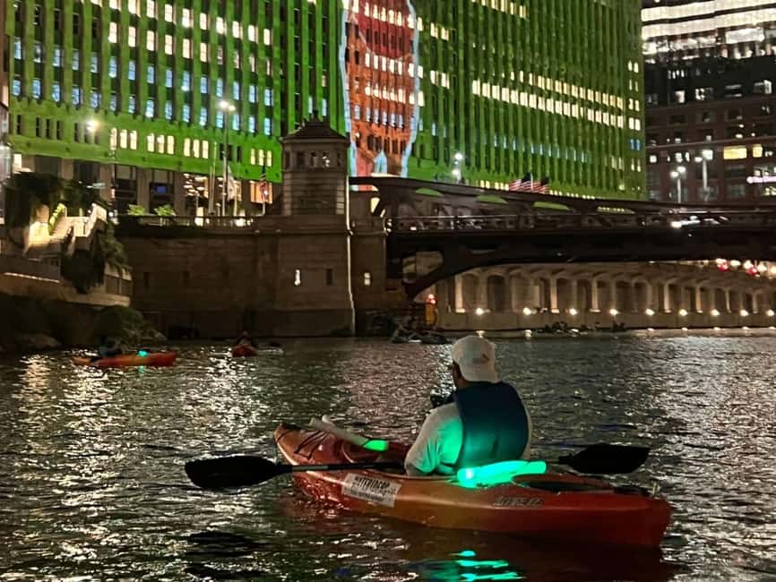 Chicago: Moonlight Paddle Tour on the Chicago River - Seeing Chicago from the river after dark