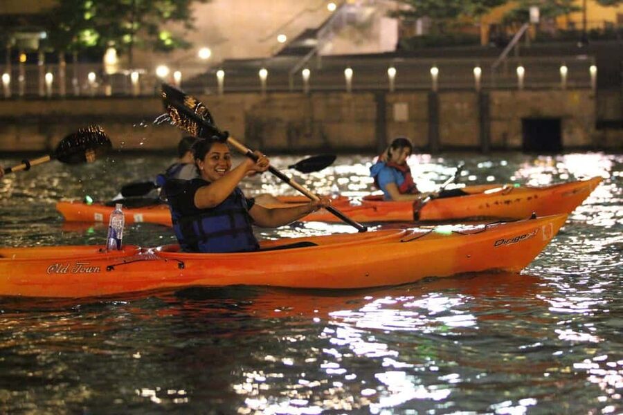 Chicago: Moonlight Paddle Tour on the Chicago River - The first paddle through downtown Chicago