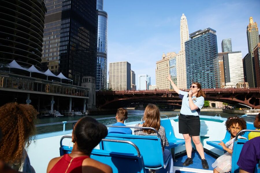 Chicago: Narrated Sightseeing River and Lake Cruise - Getting There and Boarding Without Stress