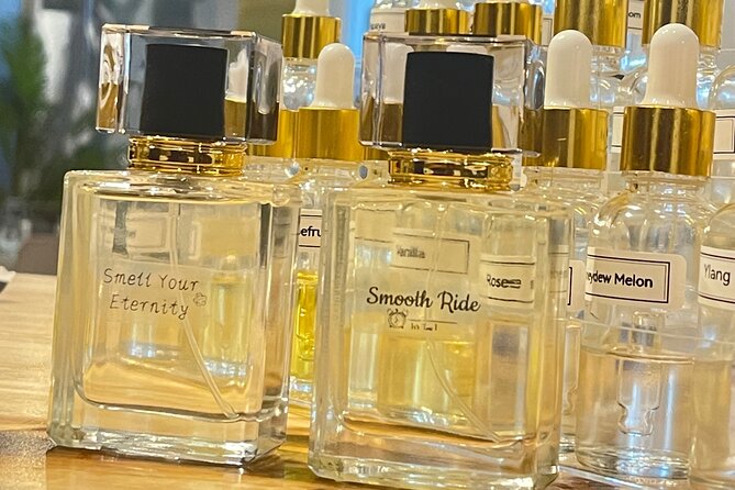 Chicago Perfume Making Classes on Magnificent Mile - What happens during the 75-minute perfume class