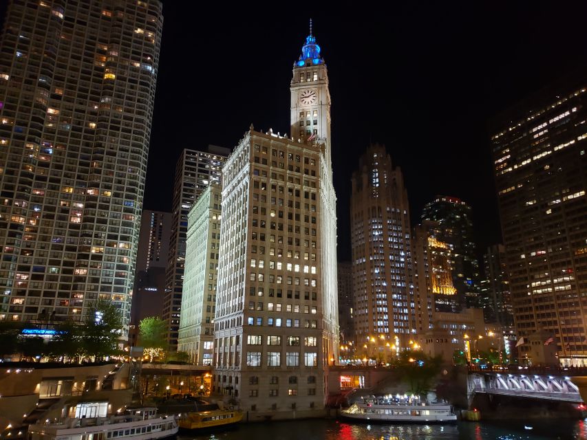 Chicago River: 1.5-Hour Guided Architecture Cruise - Marina City and Merchandise Mart: two very different ideas