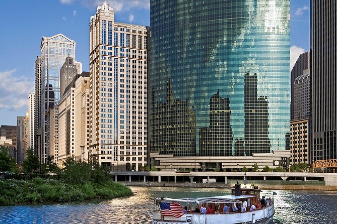 Chicago River Architecture Tour Aboard a Historic Yacht - Chicago River: skyscrapers from the water