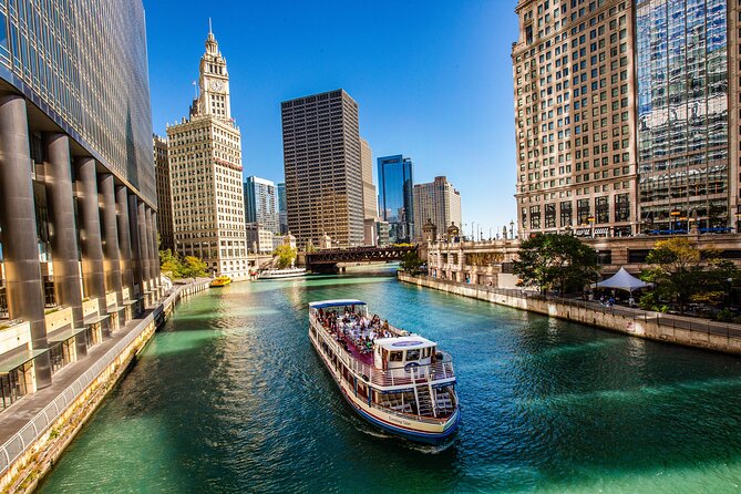 Chicago River Architecture Tour and Big Bus Hop-on Hop-off Tour - Chicago’s skyline from the river