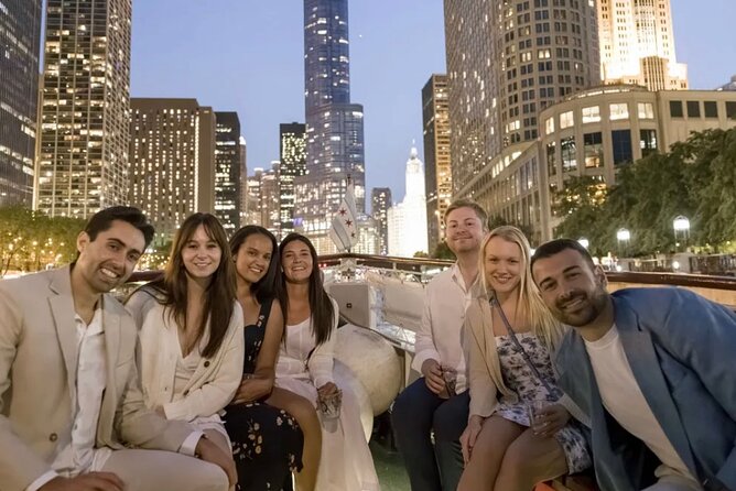 Chicago River Cocktail Cruise - A 90-minute route through Chicago’s towers