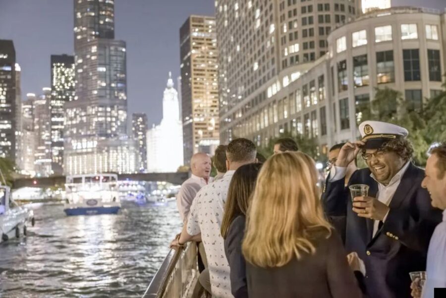 Chicago River: Guided Sunset Cocktail & Architecture Tour - The guide makes or breaks the experience