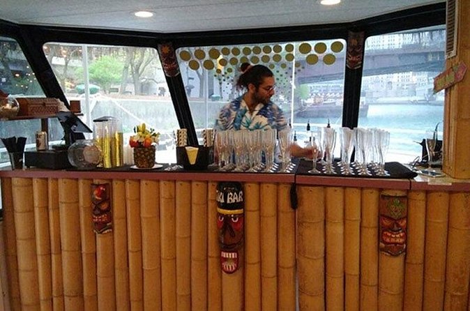 Chicago River Sunday Funday Mimosa or Bloody Mary Party Cruise - Comfort, Seating, and Facilities