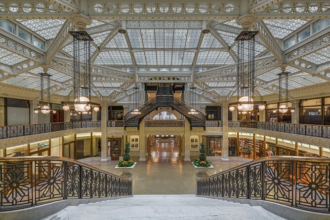 Chicago's Secret Interiors Architectural Walking Tour - Starting at Union Station and entering the Loop