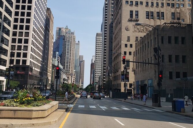 Chicago Scenic Driving Tour - Millennium Park and the art-filled center