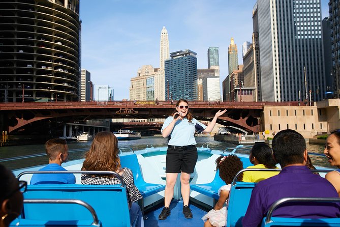 Chicago Sightseeing River and Lake Cruise - Why the Chicago skyline makes more sense from the water