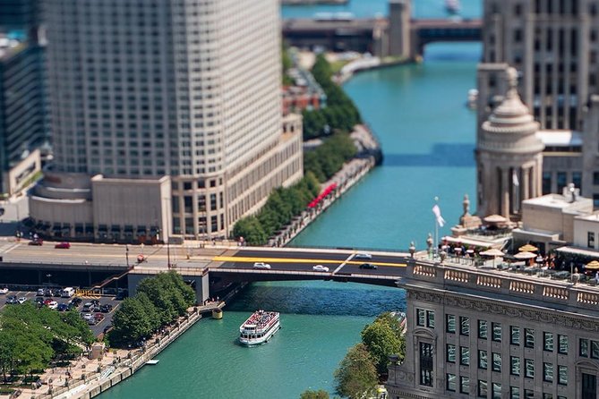 Chicago Sightseeing River and Lake Cruise - The guides make the difference