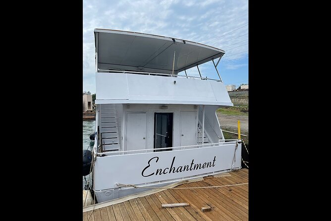Chicago Skyline Tiki Chic Party Cruise on Lake Michigan - Planning your arrival at 355 Chicago Riverwalk