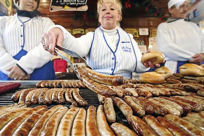 Chicago-Style Holiday Hike: Festive Food and Walking Tour - Why this tour works for a first Chicago visit