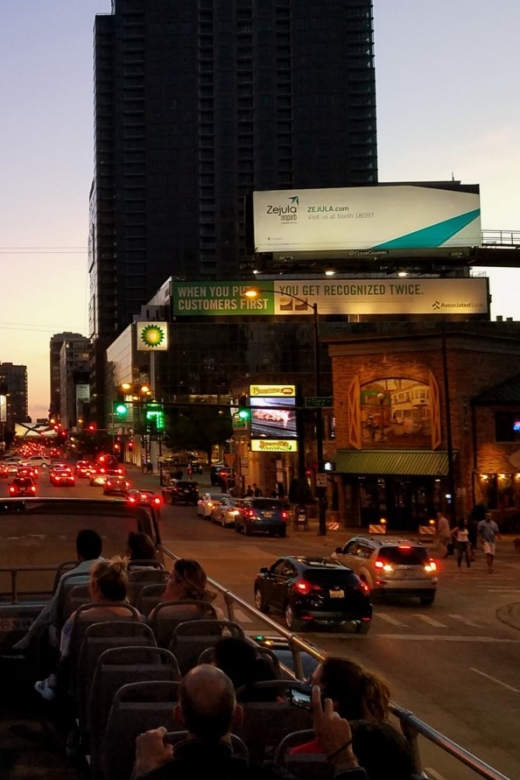 Chicago: Sunset Tour by Open-top Bus with Live Guide - River North Begins the Evening Route