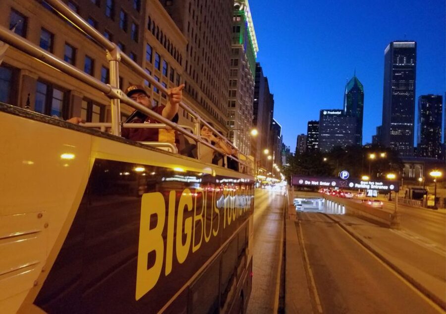Chicago: Sunset Tour by Open-top Bus with Live Guide - What the Live Guide Adds