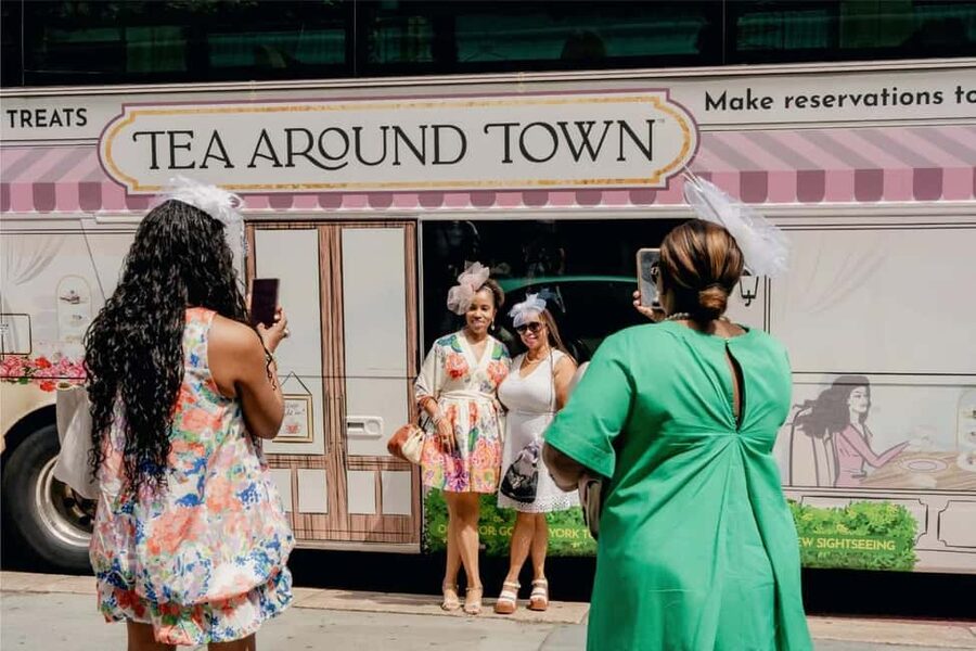 Chicago: Tea Around Town With Curated Teas & Iconic Sights - The downtown sights from a higher seat