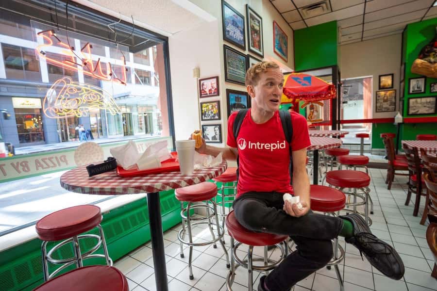Chicago: The Ultimate Foodie Walking Tour with Tasty Stops - Key points at a glance