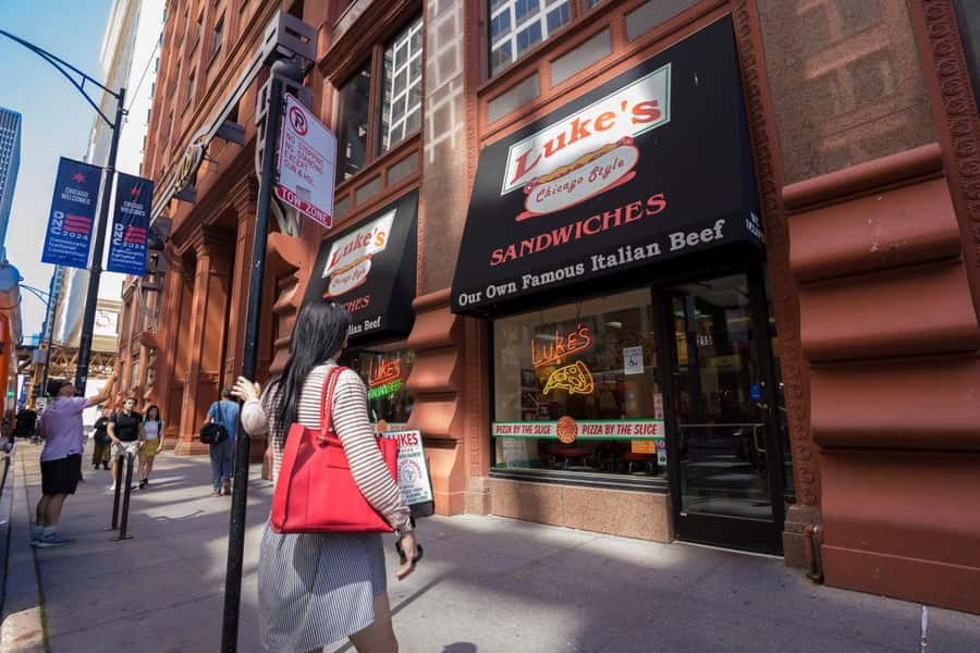 Chicago: The Ultimate Foodie Walking Tour with Tasty Stops - Italian beef brings working-class Chicago to the table