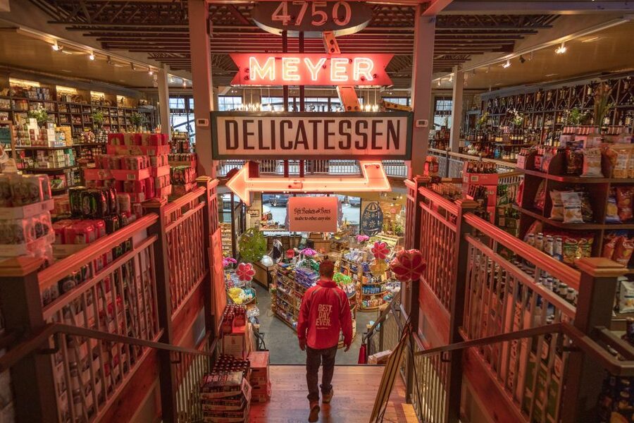 Chicago: The Ultimate Foodie Walking Tour with Tasty Stops - The walking adds city history between bites