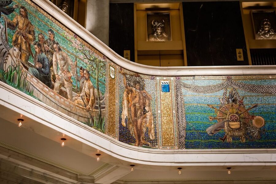 Chicago: Tiffany Art Glass Works Walking Tour - What the 90-minute format gives you