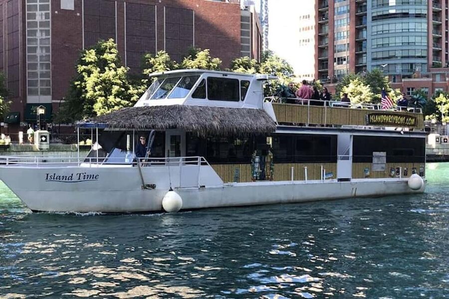 Chicago: Tiki Bar Cruise on Chicago River or Lake Michigan - The first minutes: leaving Dock 12