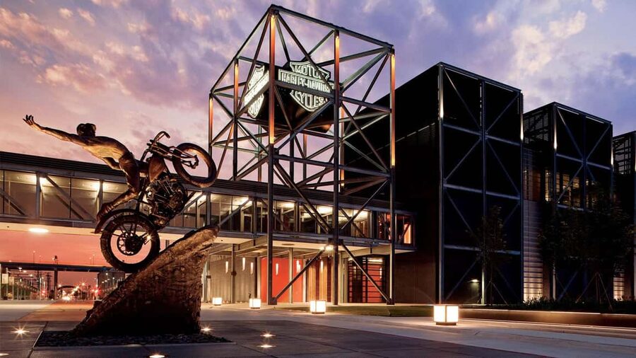 Chicago to Milwaukee Day Trip: City Tour with Miller Brewery - Why Milwaukee makes a good day away from Chicago