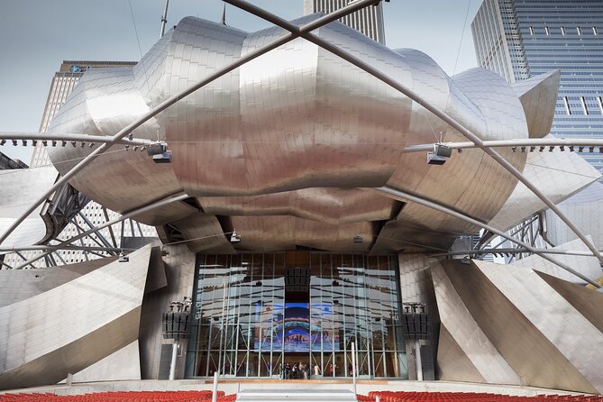 Chicago Walking Tour: Connecting Past and Present - The guide style matters here