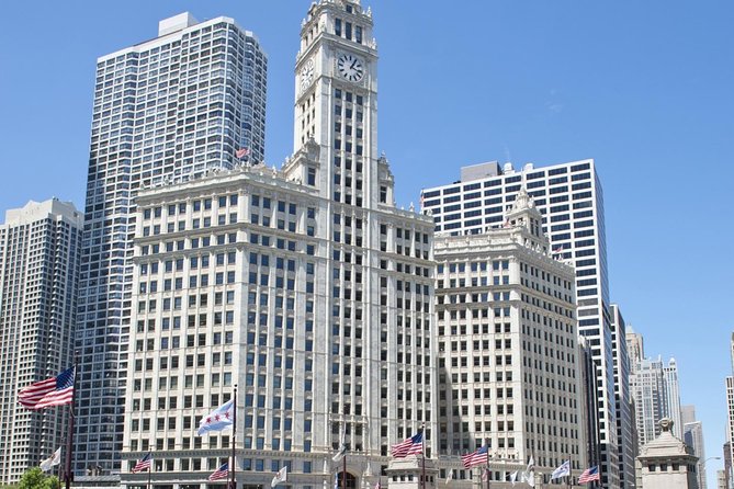 Chicago Walking Tour: Historic Treasures of Chicago - The guides are a major part of the experience