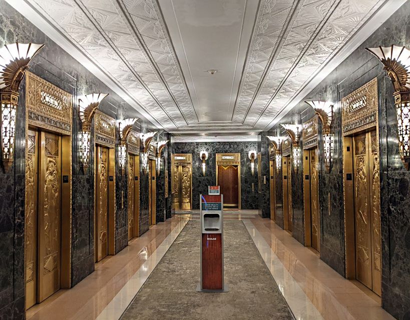 Chicago Walking Tour: See Inside Art Deco Masterpieces - Meeting the guide at 425 S. Financial Place