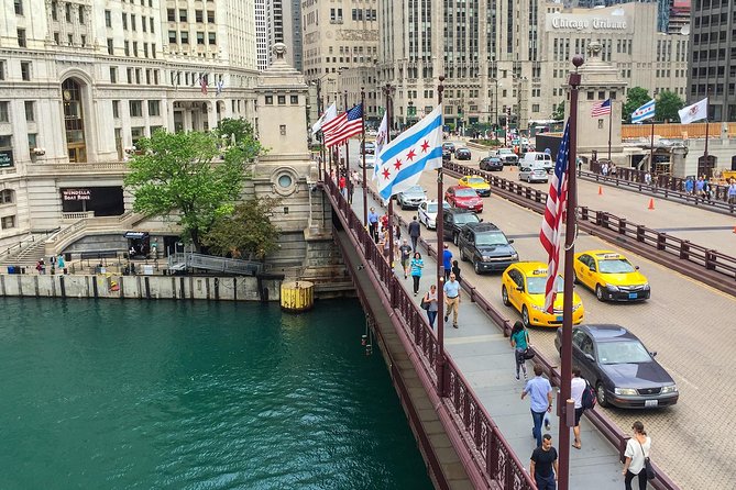 Chicago Walking Tour: The Magnificent Mile - Starting at the Chicago Architecture Center on Wacker Drive
