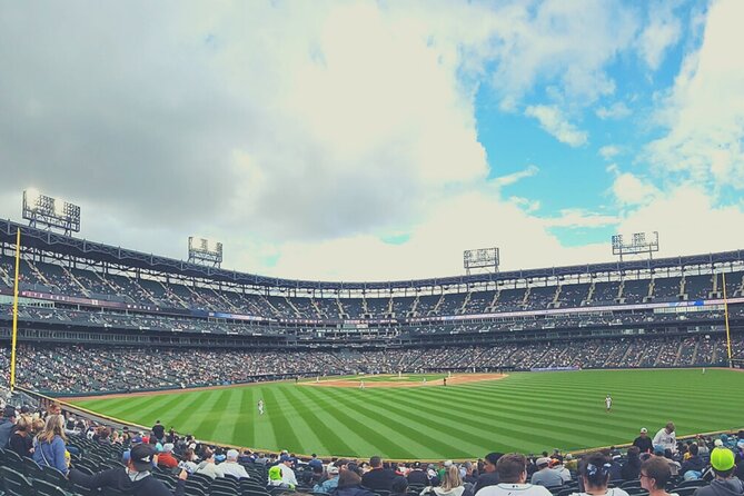 Chicago White Sox Baseball Game Ticket at Guaranteed Rate Field - What is included and what you arrange yourself
