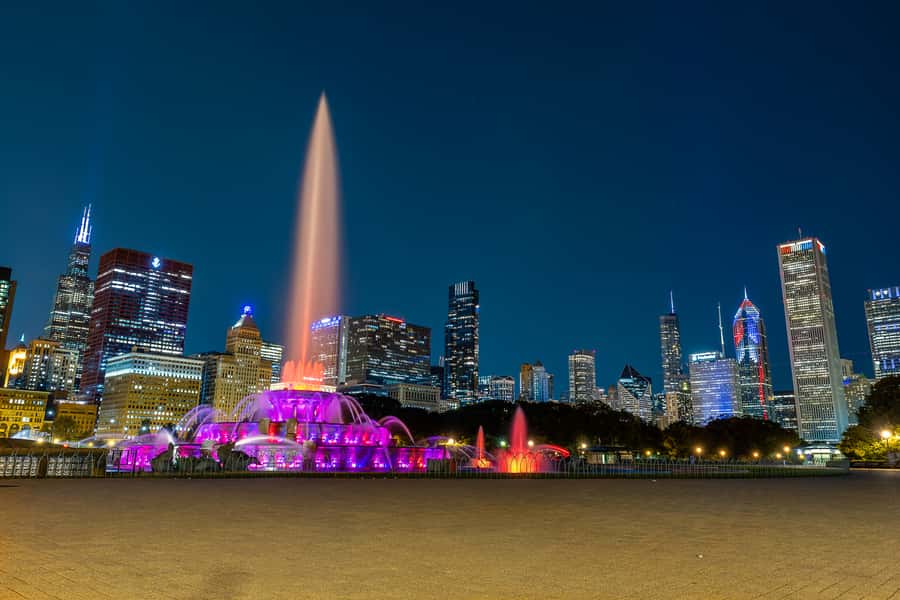 Chicago: Wind and Souls Adults Only Guided Ghost Tour - The Chicago Theatre and the Iroquois Theatre Fire