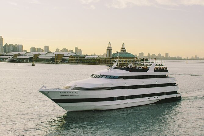 City Cruises: Chicago Fireworks Premier Dinner Cruise - Drinks, music, and the onboard mood