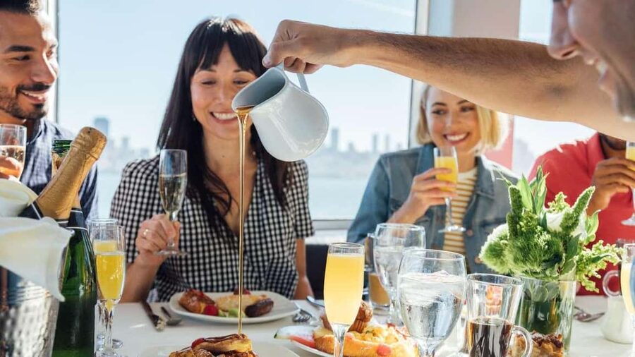 City Cruises Chicago: Lake Michigan Lunch or Dinner Cruise - Service, Cleanliness, and Comfort